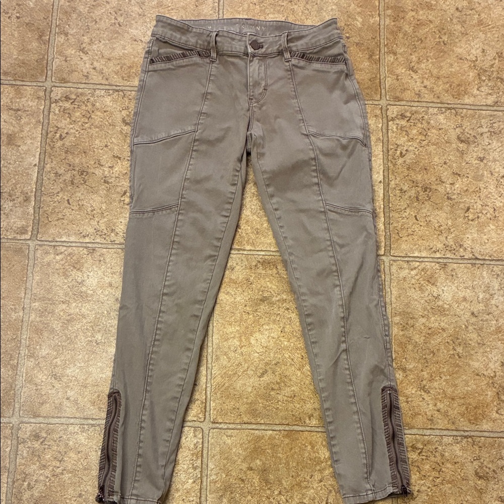 White House Black Market Women’s “skinny ankle” Jean Size 0 in taupe w/elements